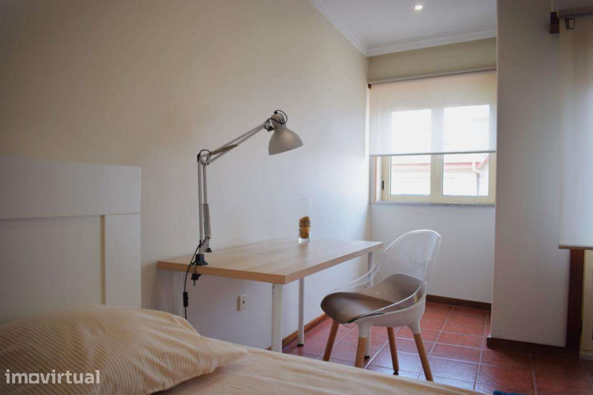 Quarto - localizado em Paranhos Porto - Grande imagem: 4/14