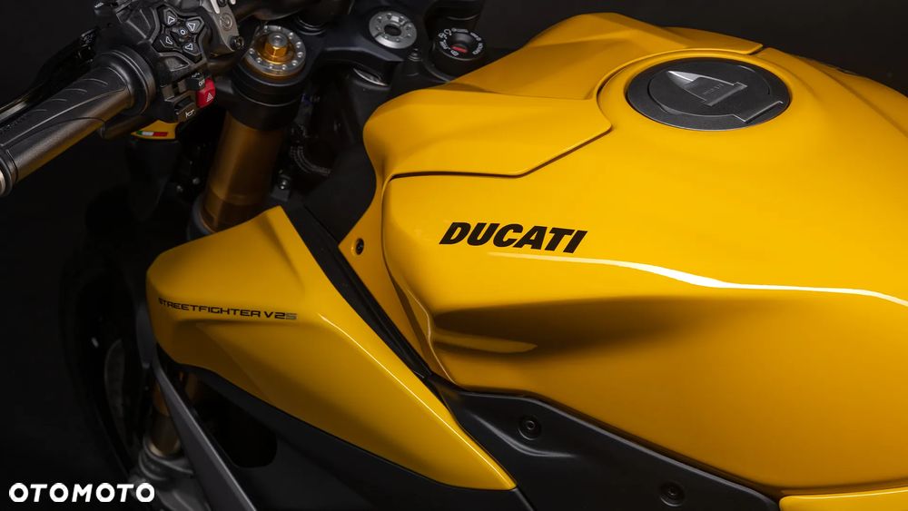 Ducati Streetfighter V2 - 14