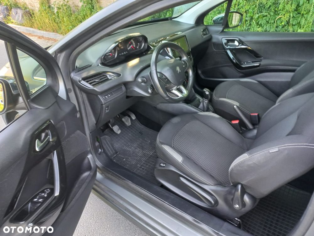 Peugeot 208 - 21