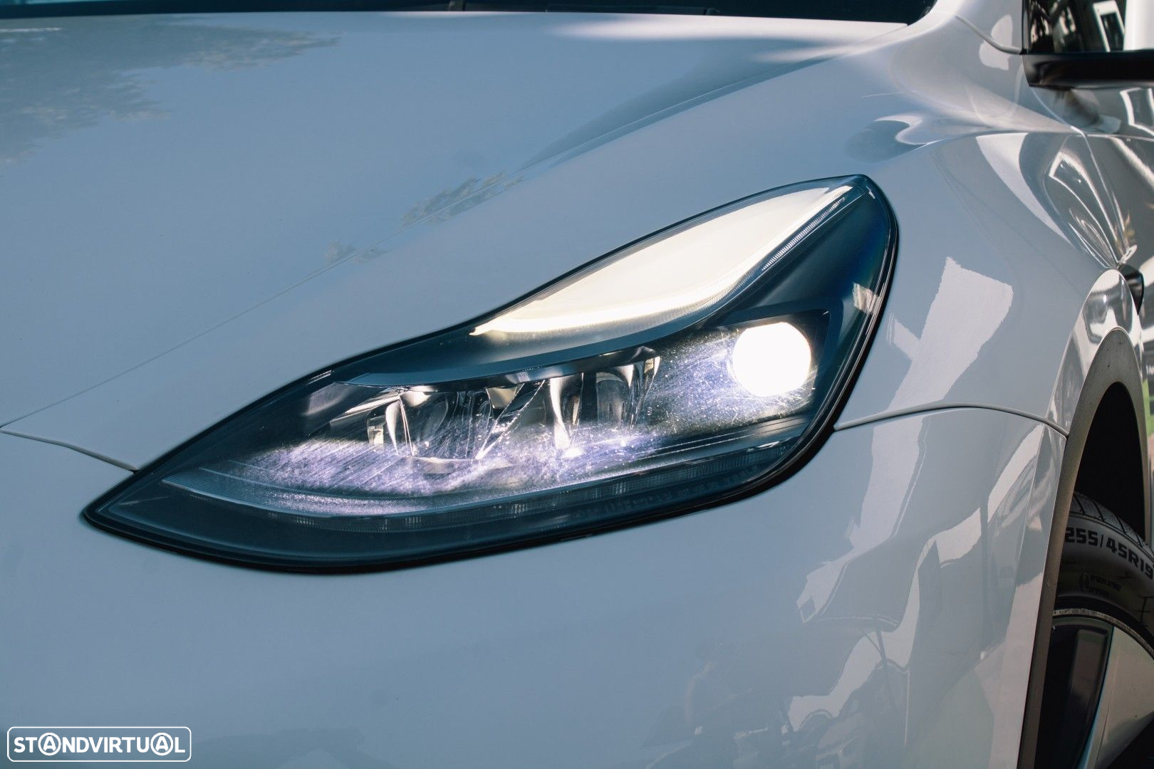 Tesla Model Y Long Range Dual Motor AWD - 11