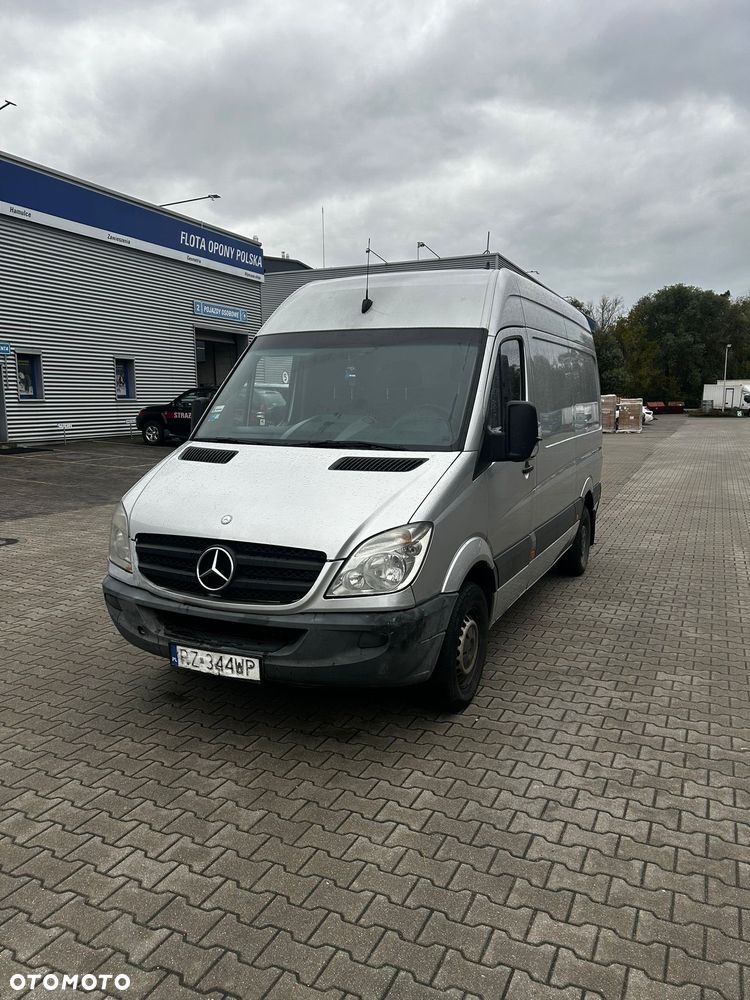 Mercedes-Benz Sprinter - 2