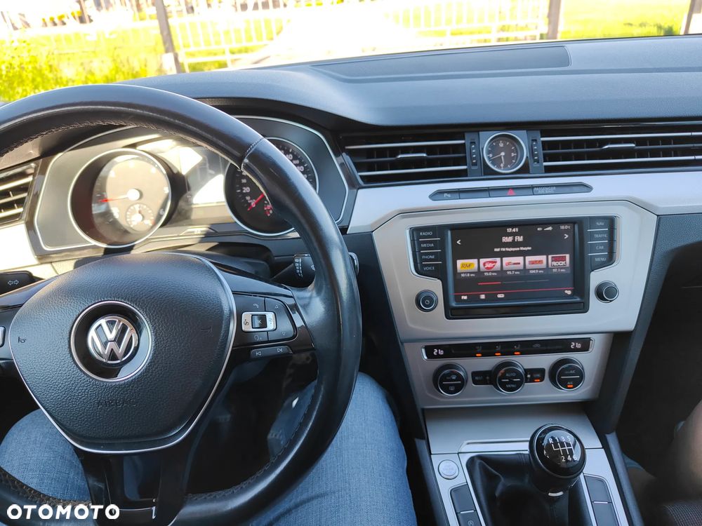 Volkswagen Passat 2.0 TDI BMT Comfortline - 12