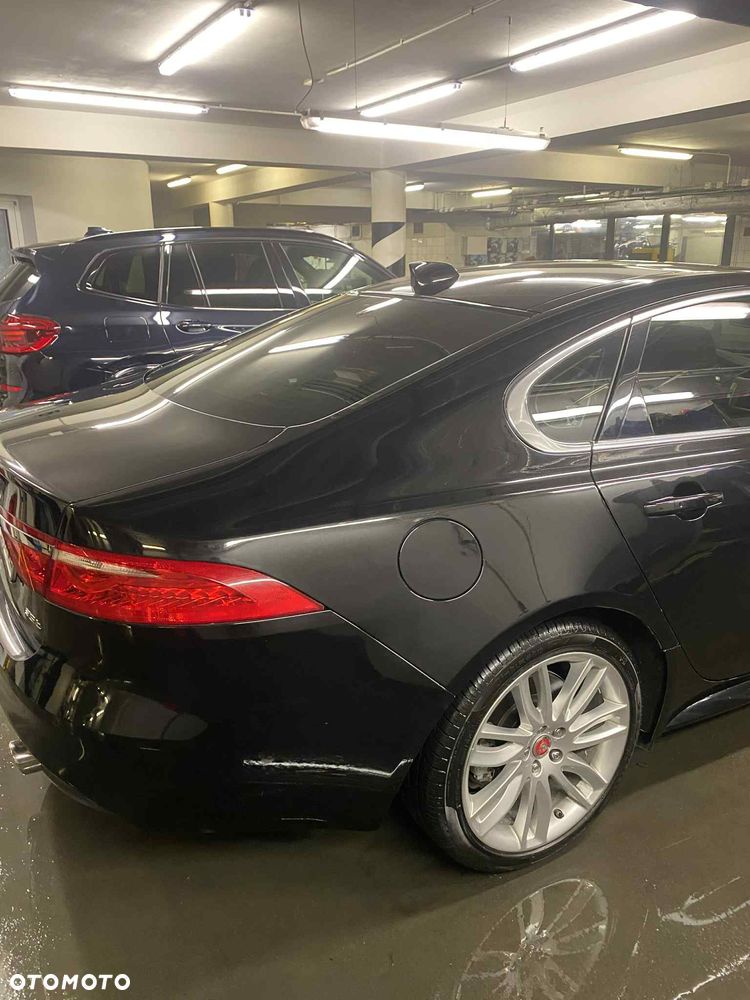 Jaguar XF 35t Prestige - 4