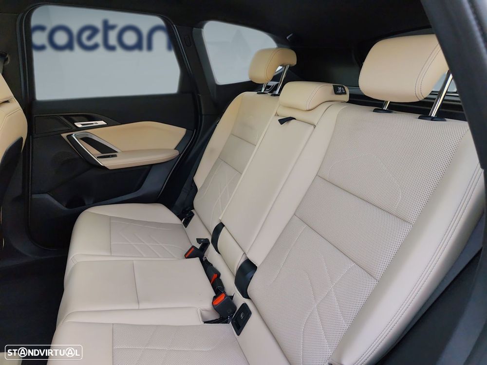 BMW iX1 eDrive20 Pack Desportivo M - 14