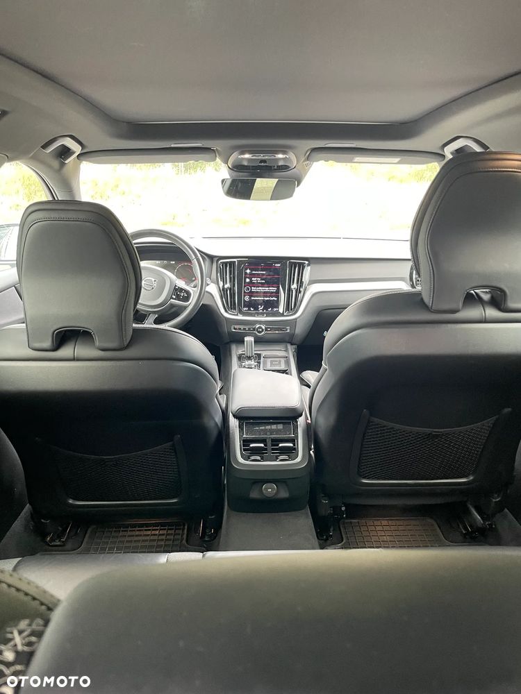 Volvo V60 B4 B R-Design - 11