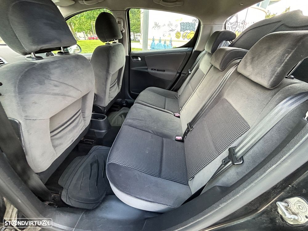 Peugeot 207 1.4 HDi Premium - 19