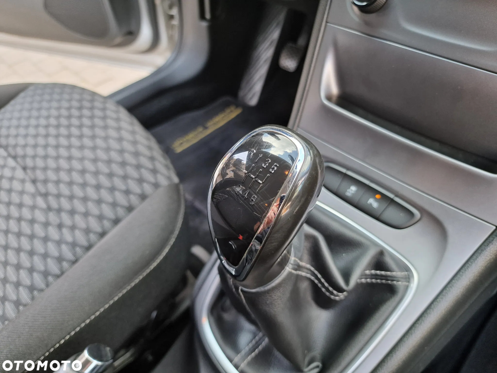 Opel Astra V 1.6 CDTI Essentia - 17