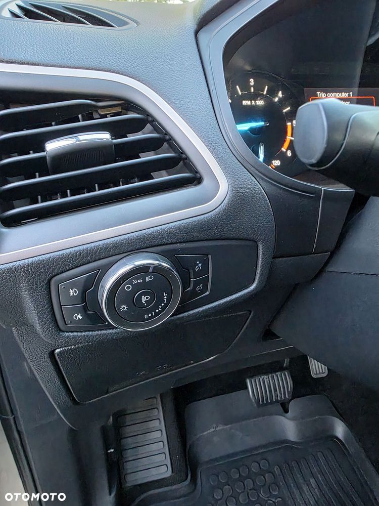 Ford S-Max - 17