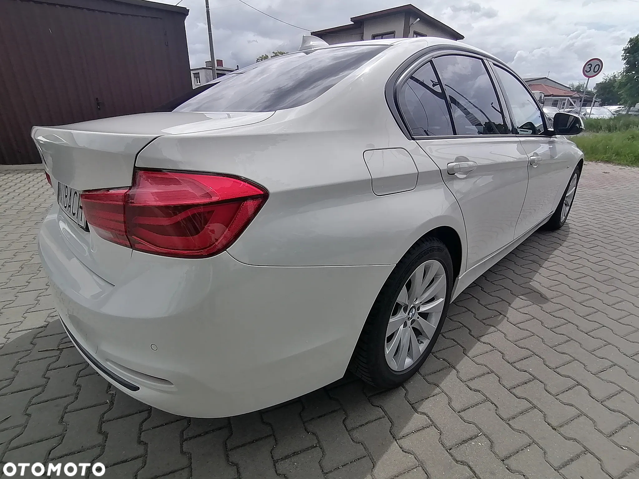 BMW Seria 3 320i Advantage sport - 8