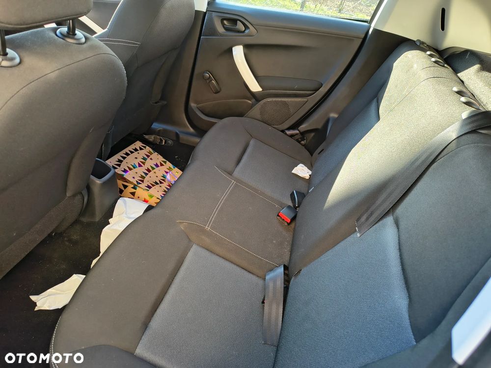 Peugeot 208 - 19