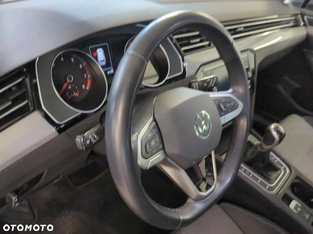 Volkswagen Passat 1.5 TSI EVO Business - 10