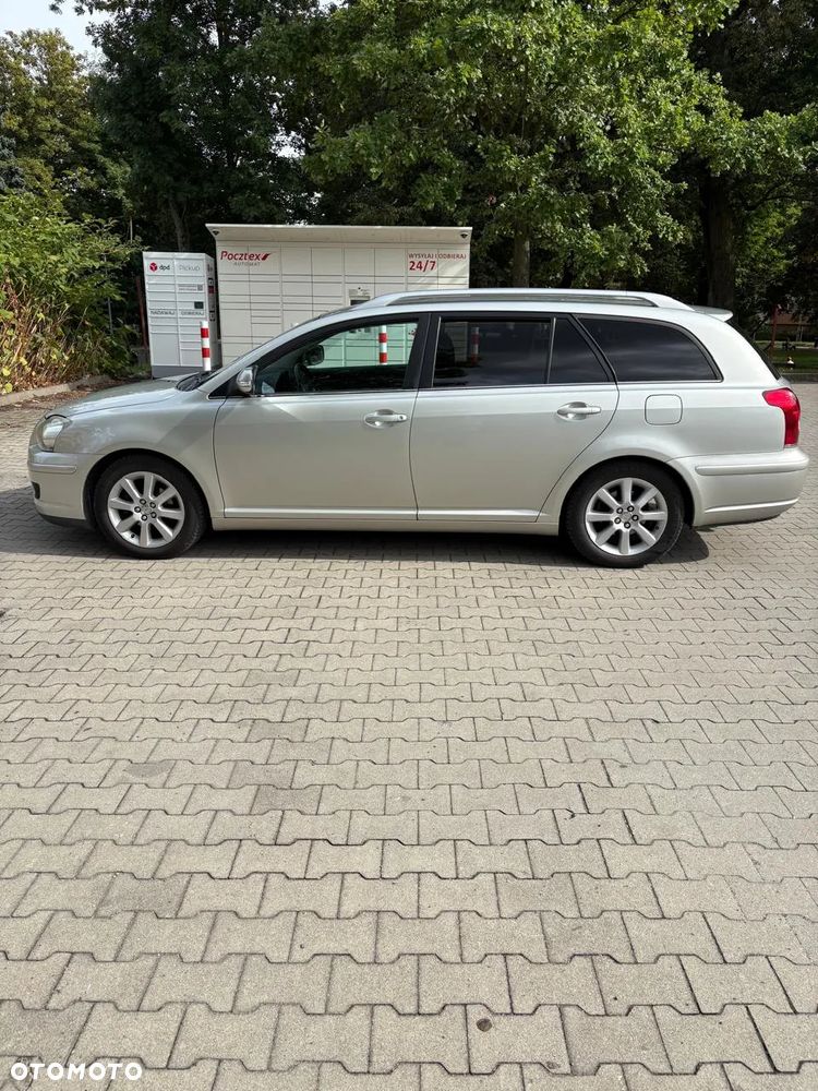 Toyota Avensis - 2