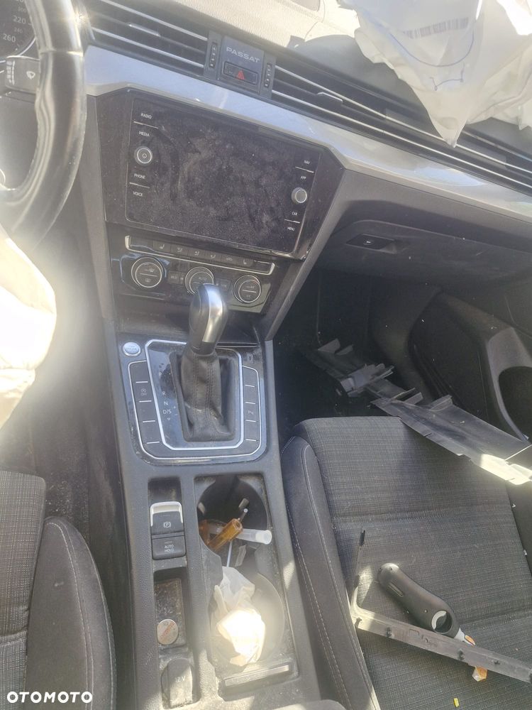 Volkswagen Passat 2.0 TDI SCR DSG Business - 13