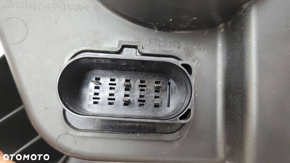 LAMPA PRAWA PRZÓD PRZEDNIA LEVC TX VN5 - 13