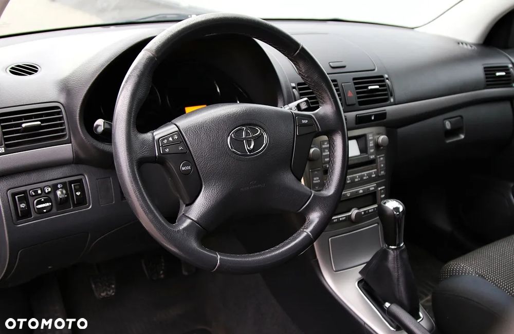 Toyota Avensis 1.8 VVT-i Sol Premium - 18