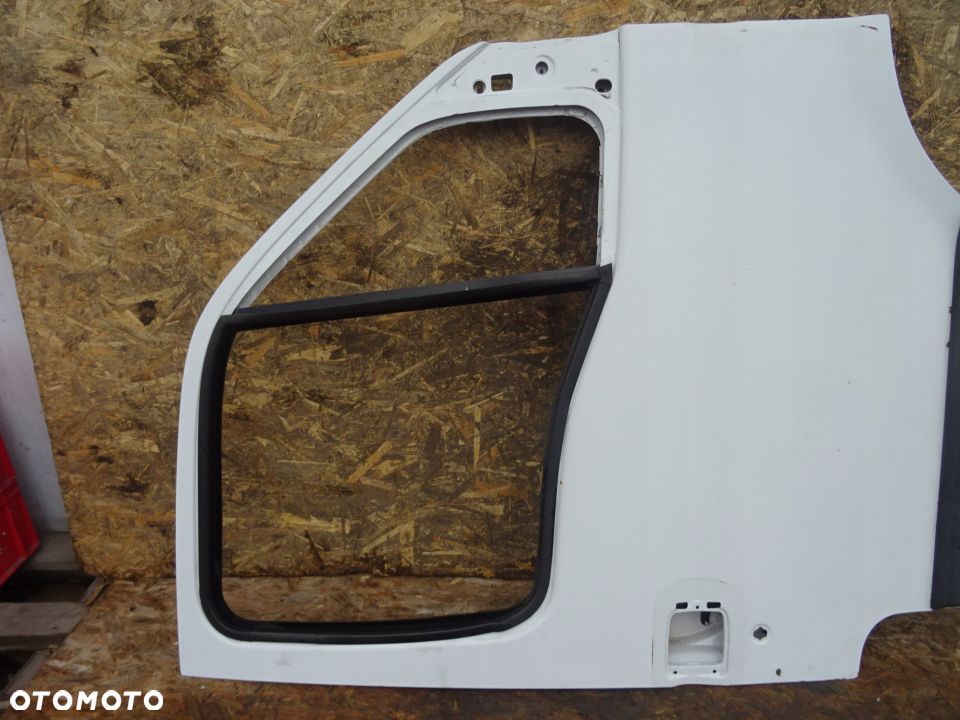 DRZWI PRAWY PRZÓD PRZEDNIE IVECO DAILY III 3.0HPI - 2