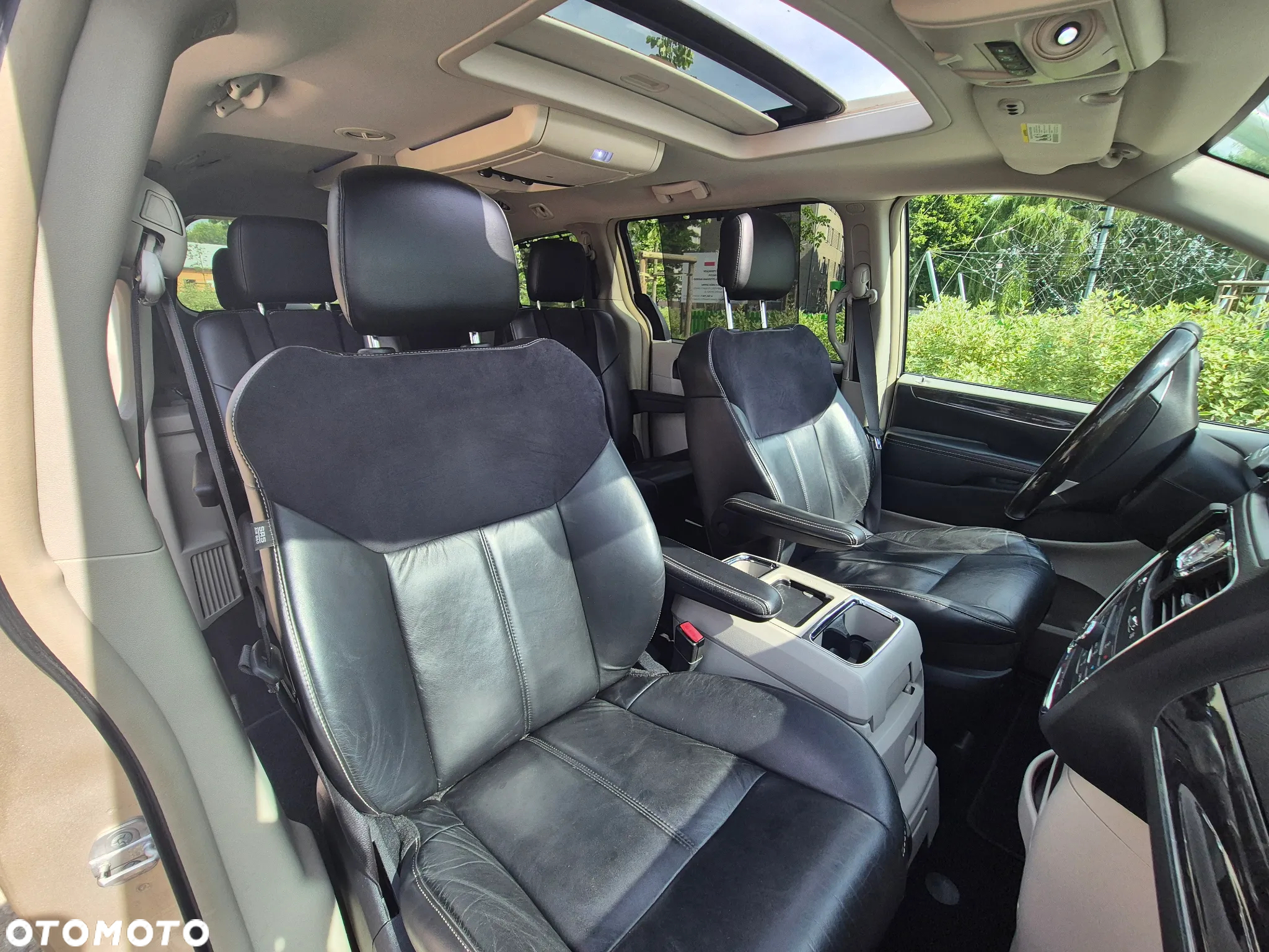 Chrysler Town & Country 3.6 Limited - 8