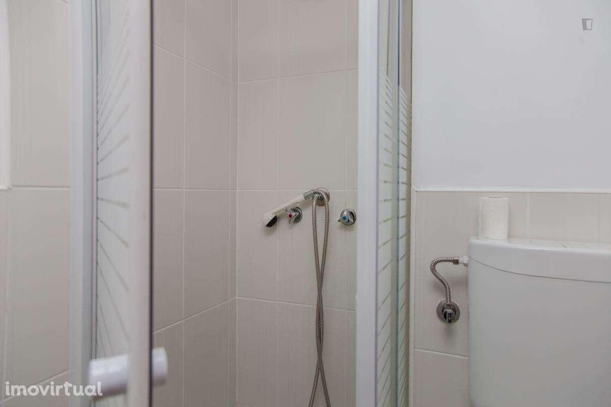 Quarto - localizado em Baixa Coimbra - Grande imagem: 3/17