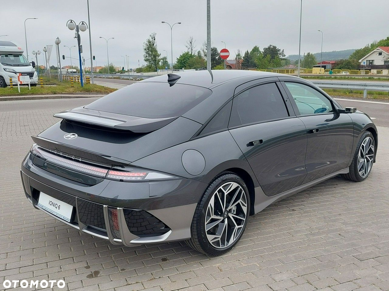Hyundai IONIQ 6 - 6