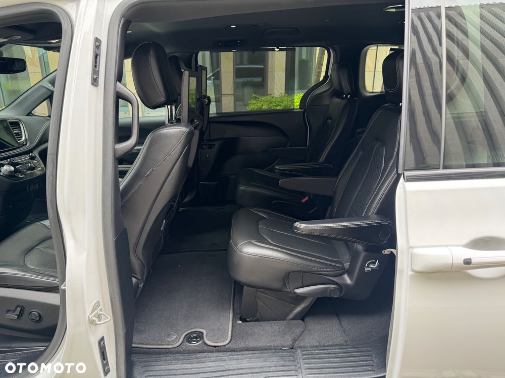 Chrysler Pacifica - 20