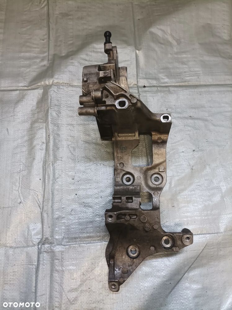 Vw Skoda Audi 2,0 Tdi łapa mocowanie alternatora 05L903141B - 1