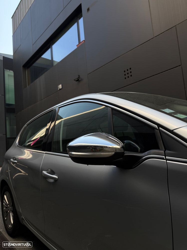 Peugeot 208 PureTech 82 Start & Stop Allure - 4