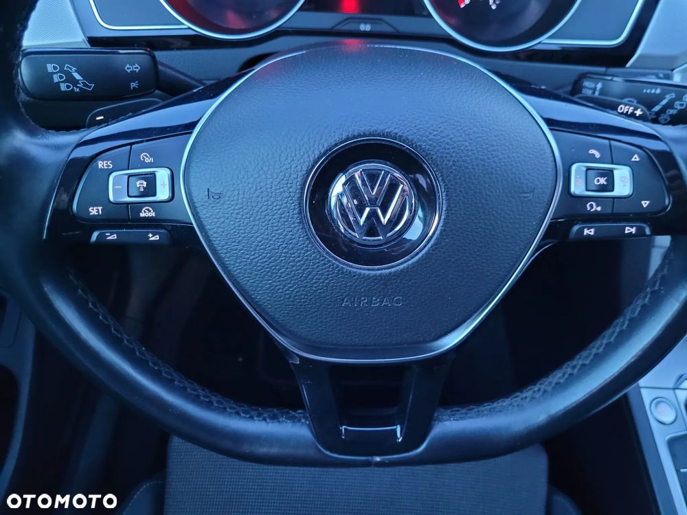 Volkswagen Passat 2.0 TDI SCR DSG Comfortline - 12