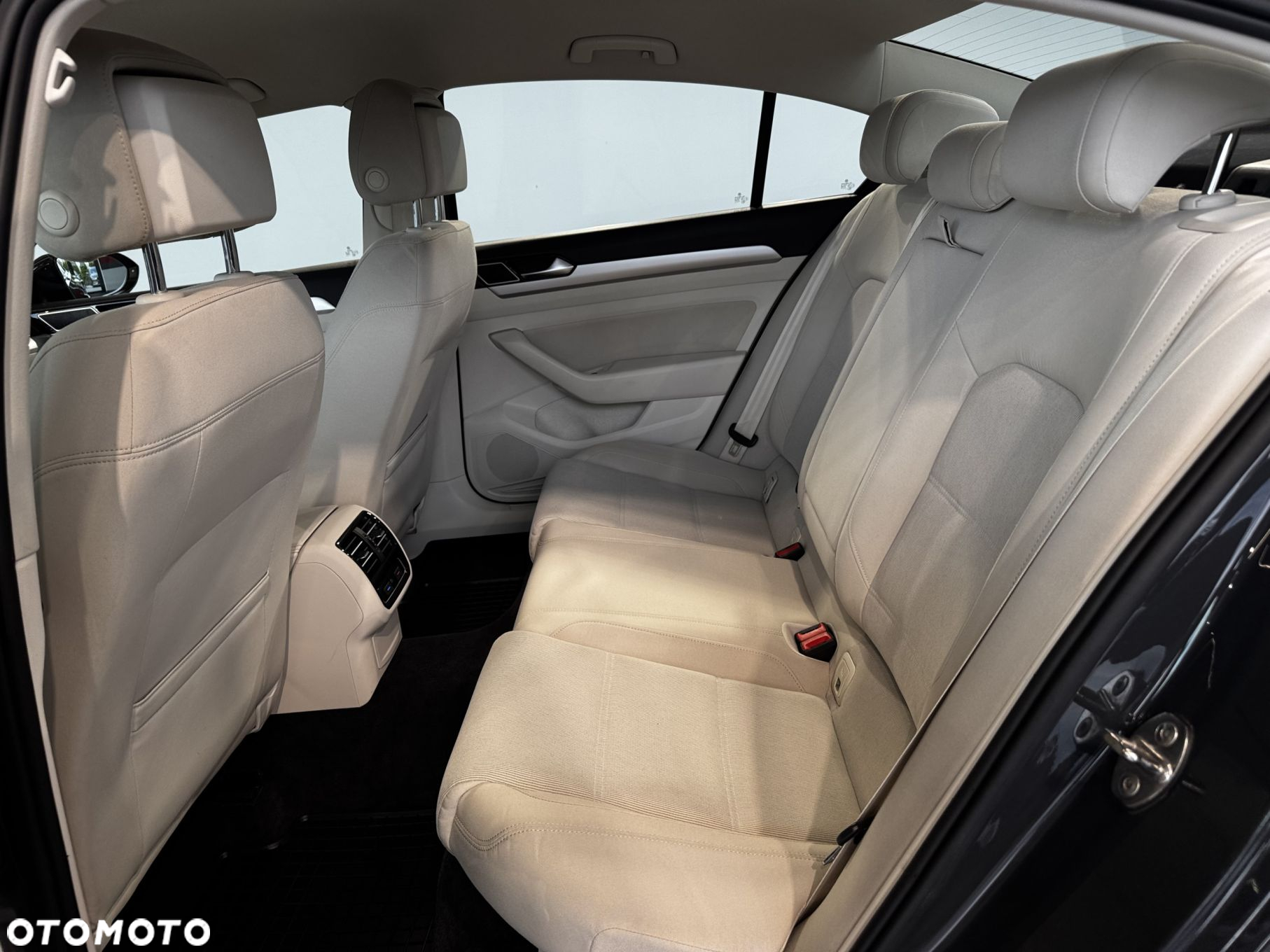 Volkswagen Passat - 14