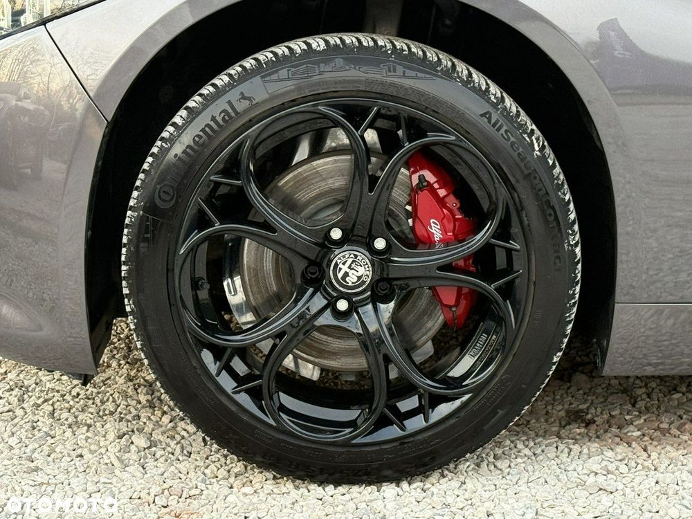 Alfa Romeo Giulia 2.0 Turbo 16V AT8-Q4 Veloce - 10