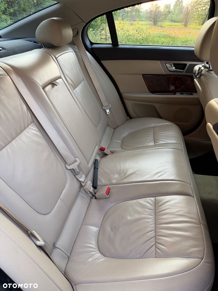 Jaguar XF 3.0 V6 Luxury - 12