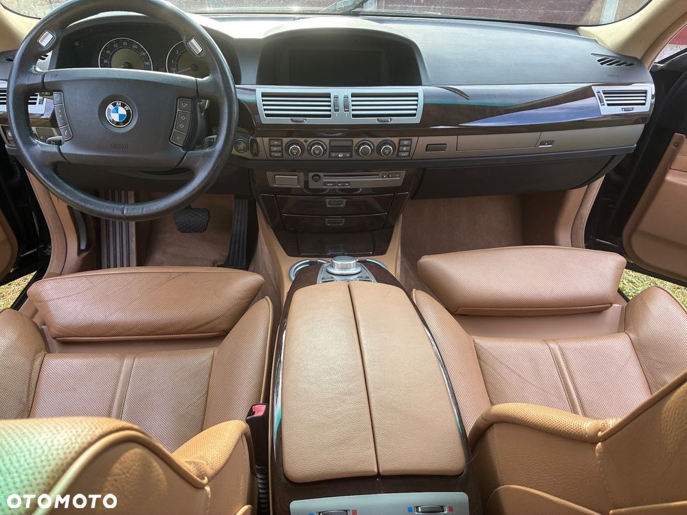 BMW Seria 7 750i - 21