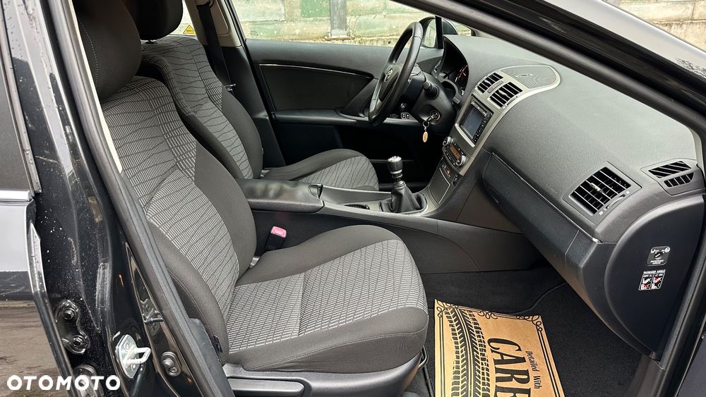 Toyota Avensis 1.8 Sol - 31