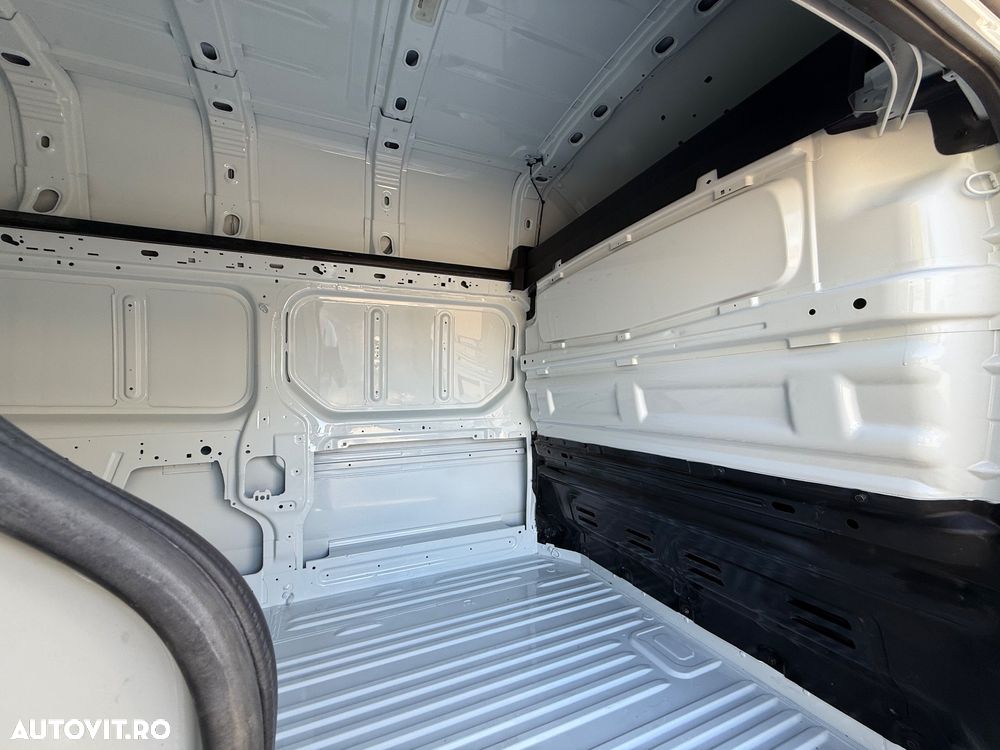 Renault Trafic 2.0 Blue dCi 146CP Authentique L2H2 - 16