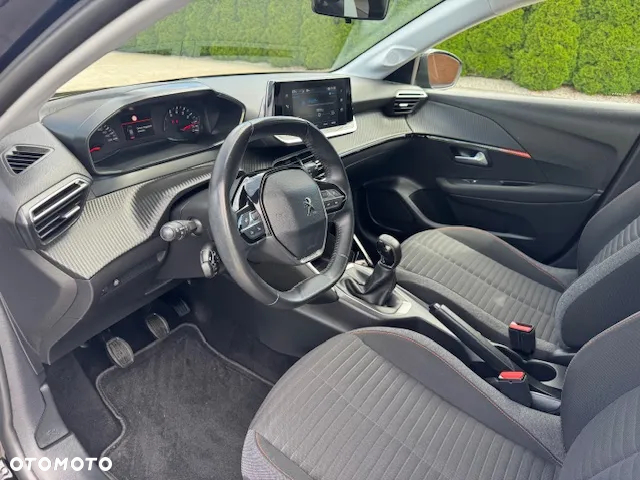 Peugeot 208 - 10