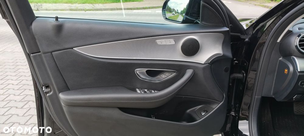 Mercedes-Benz Klasa E 220 d 9G-TRONIC - 13