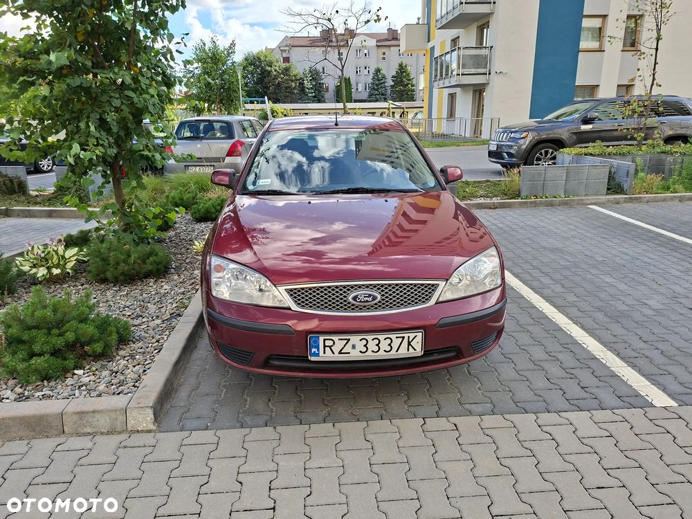 Ford Mondeo 1.8 Ambiente - 2