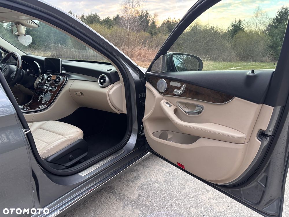Mercedes-Benz Klasa C 300 9G-TRONIC - 7