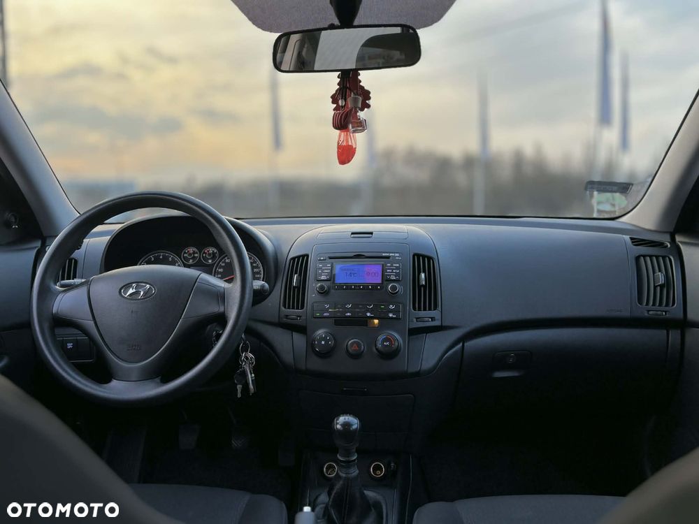 Hyundai i30 1.4 Base + - 21