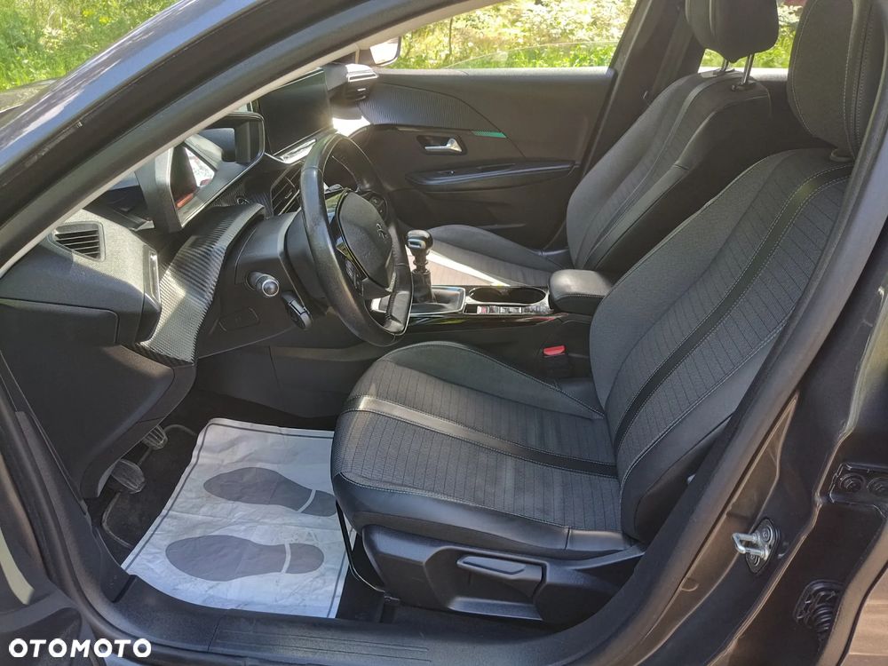 Peugeot 208 - 23