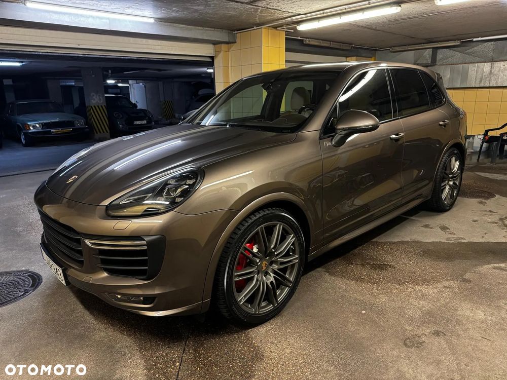 Porsche Cayenne GTS - 18