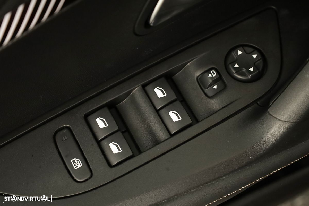 Peugeot 2008 1.2 PureTech Allure - 18