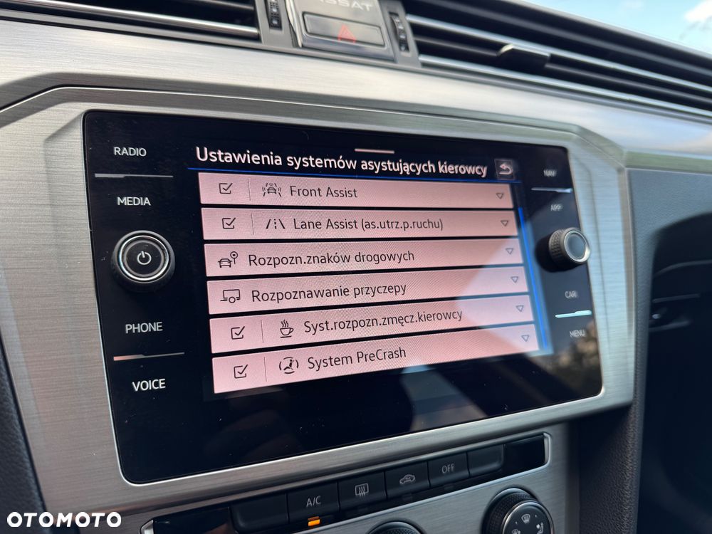 Volkswagen Passat 1.6 TDI SCR DSG Conceptline - 33