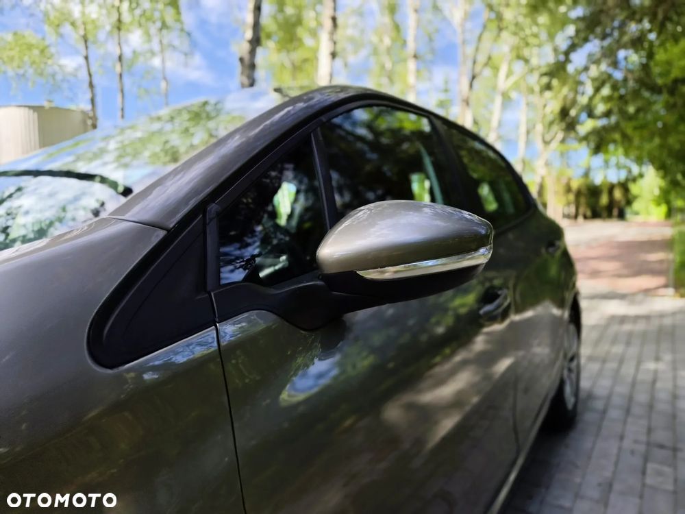Peugeot 208 - 28