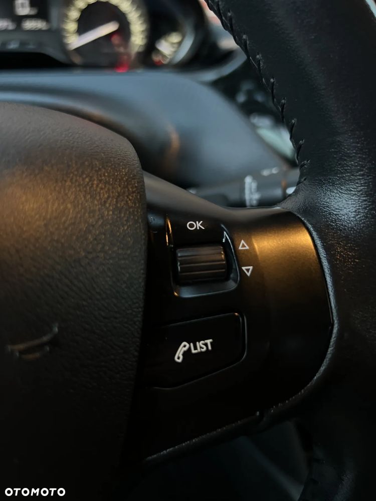 Peugeot 208 - 26