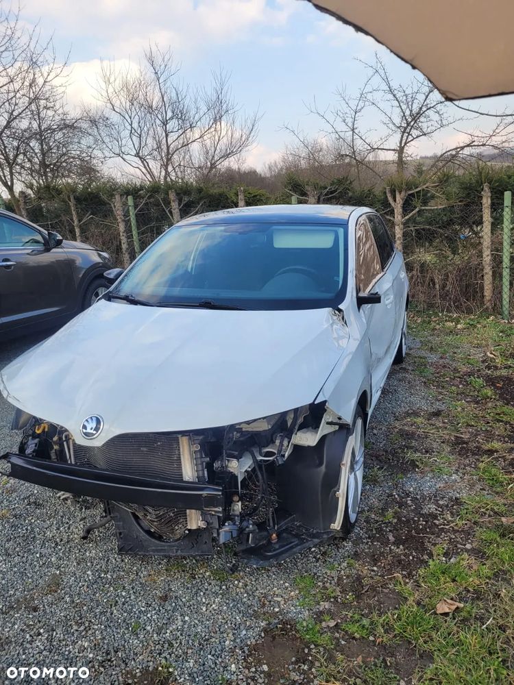 Skoda RAPID 1.2 TSI (Green tec) Cool Edition Red & Grey - 14