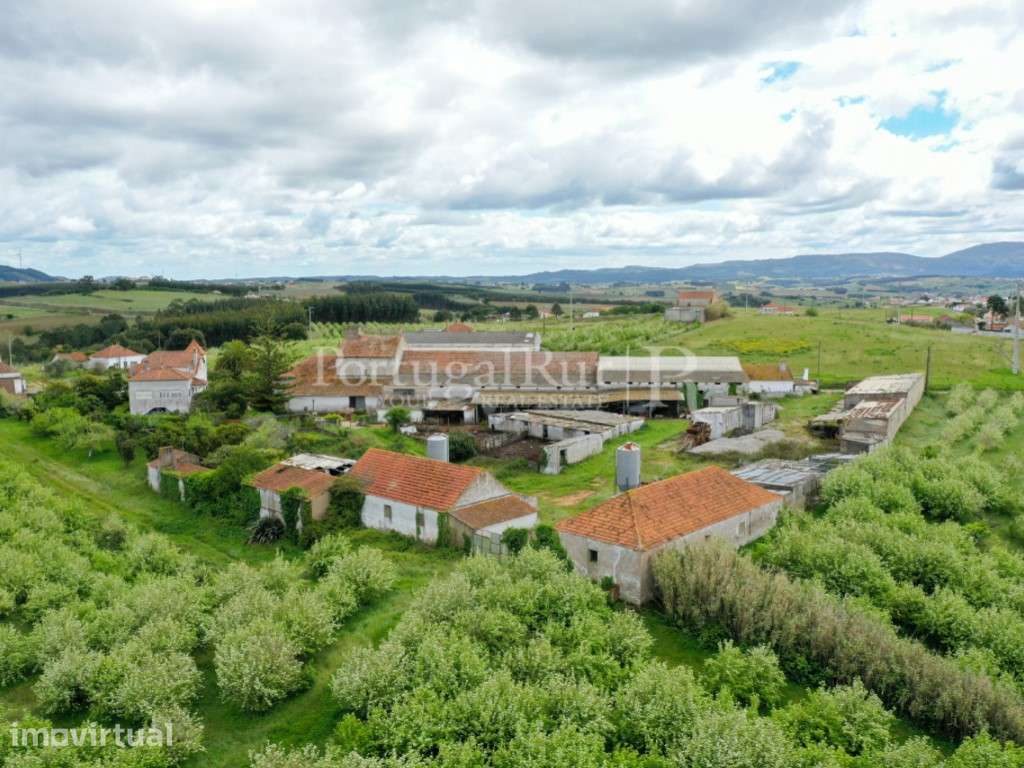 Casa da antiga quinta agricola, conjunto de construções rurais no B... - Grande imagem: 3/47