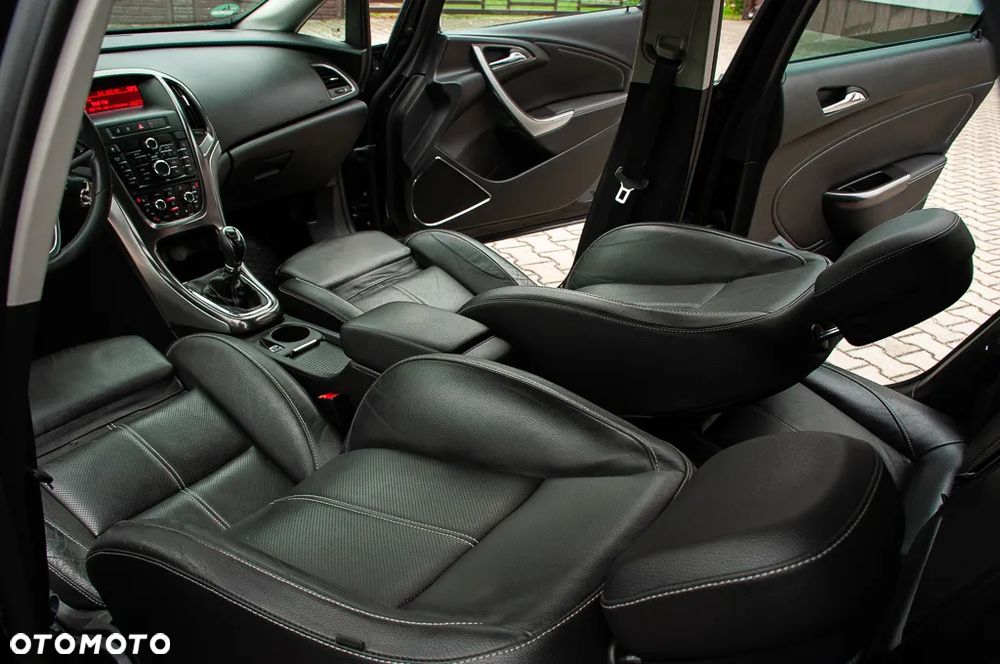 Opel Astra 1.6 Turbo Edition - 26