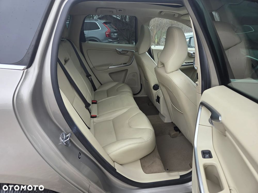 Volvo XC 60 T6 AWD Momentum - 6