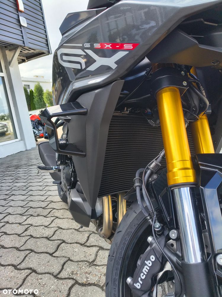 Suzuki GSX - 8