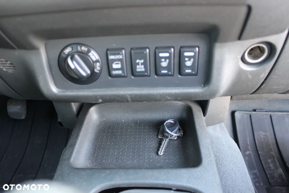 Nissan Navara 2.5 D Platinum - 14
